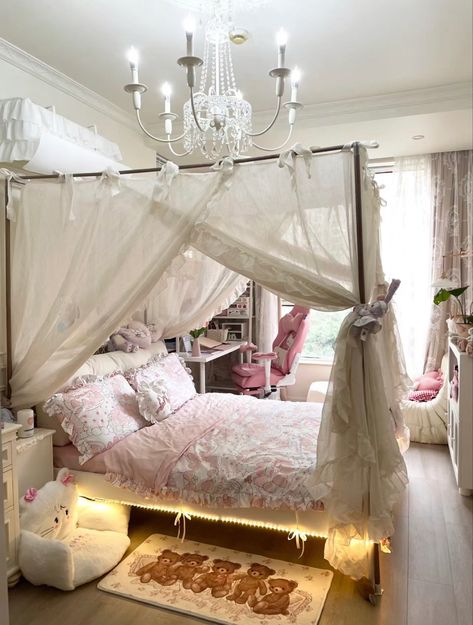 Princess Pink Bedroom, Modern Bedroom White, Room Pink And White, Aesthetic Cute Room, Best Bedroom Ideas, Freetime Activities, Aesthetic Bed, Girly Coquette, Best Bedroom