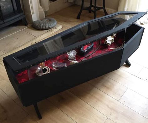 Coffin Coffee Table Diy, Coffin Shaped Coffee Table, Coffin Table Diy, Coffin Coffee Table, Goth Coffee Table, Coffin Couch, Coffin Table, Coffin Furniture, Goth Furniture