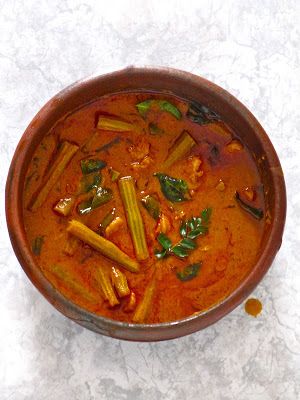 Plateful: Kerala Prawn and Drumstick Curry — Chemmeen Muringakka Curry South Indian Foods, Drumstick Curry, Fish Curry Indian, Indian Food Photography, Beef Steak Recipes, Prawn Curry, Goan Recipes, Indian Foods, Mutton Recipes