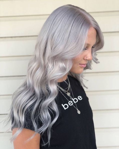 Platinum Violet Blonde Hair, Silver Blonde Purple Hair, Platinum Blonde Hair Hint Of Purple, Icy Violet Hair, Platinum Blonde Lavender Hair, Purple Platinum Blonde Hair, Platinum Blonde Hair Purple Tint, Silver Platinum Hair Balayage, Platinum Lilac Hair