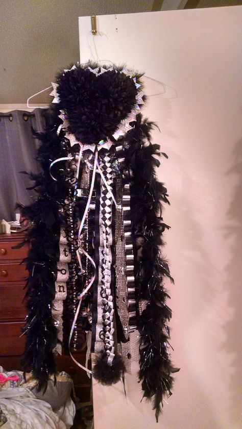 Black and holographic silver triple homecoming mum Black Mums Homecoming, Black Homecoming Mum, Hoco Mums, Mum Ideas, White Mums, Homecoming Mums Diy, Diy Crafts Paper Flowers, Homecoming Mums, Crafts Paper