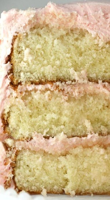 Life Love And Sugar, Fluffy Vanilla Cake, Best Vanilla Cake Recipe, Yellow Butter Cake, Cake Surprise, Moist Yellow Cakes, Yellow Cake Recipe, Best Cakes, Butter Cake Recipe