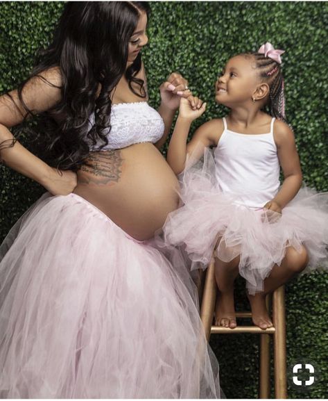 Mom And Daughter Maternity Shoot, Mother Daughter Maternity, Mommy Daughter Photography, Mommy Daughter Photoshoot, Maternity Shoot Outfit, Mommy Daughter Pictures, Mommy Daughter Photos, Mother Daughter Photoshoot, Cute Pregnancy Pictures