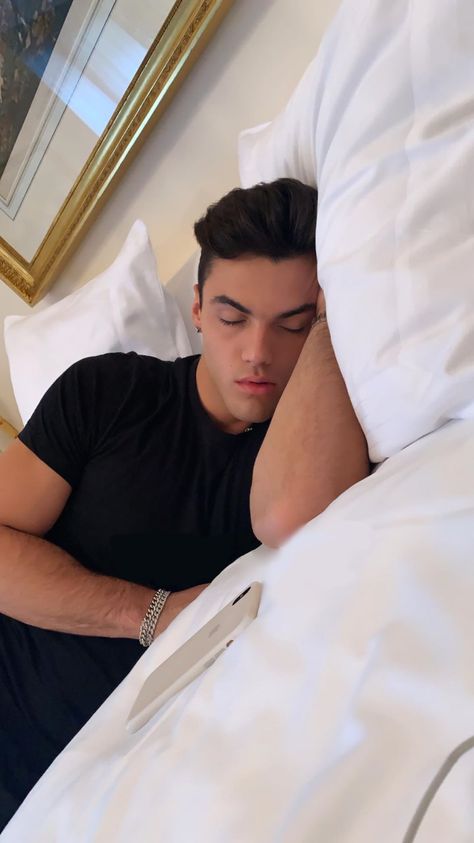 Ethan Dolan Snapchat, Sleeping Baby Quotes, Twins Wallpaper, Dolan Twins Wallpaper, Dollan Twins, Dolan Twins Imagines, Ethan And Grayson Dolan, Ethan Dolan, Grayson Dolan