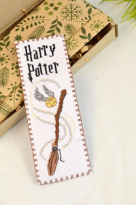 Harry Potter Cross Stitch Pattern, Cross Stitch Harry Potter, Cer Nocturn, Harry Potter Bookmark, Magic Broom, Cross Stitch Bookmark, Stitch Bookmark, Bookmarks Kids, Cross Stitch Bookmarks