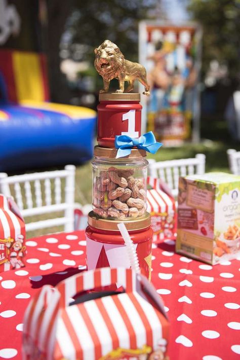 Carnival Centerpiece Ideas, Kids Carnival Birthday Party, Circus Centerpieces, Carnival Centerpieces, Circus First Birthday, Carnival Birthday Party Ideas, Buddy Walk, Circus 1st Birthdays, Circus Birthday Party Theme