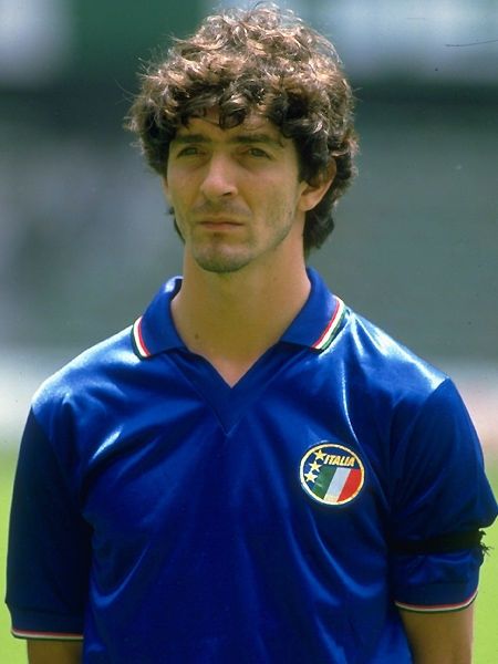 Paolo Rossi (Italie) Paolo Rossi, Football Drills, Best Football Players, Football Uniform, Soccer Drills, Retro Sport, Juventus Fc, Soccer Stars, International Football