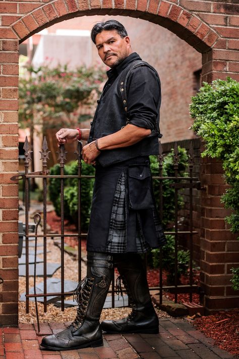 Scottish Groom Outfit, Formal Kilt Outfit Men, Wedding Kilts Grooms, Kilt Outfit Men, Kilt Men Fashion, Kilt Fashion, Kilt Men, Kilt Wedding, Scottish Clothing