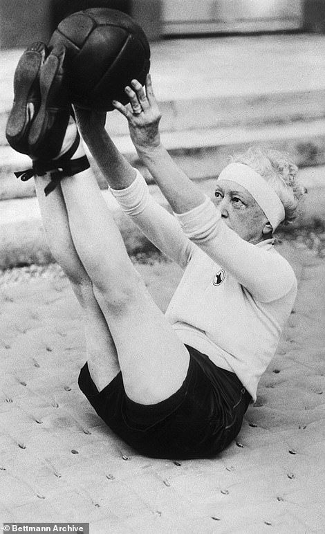 Lady Mendl doing her hourly morning exercises Vintage Workout, Tennis Women, Vintage Fitness, Retro Fitness, Elsie De Wolfe, Joseph Pilates, Senior Health, Women Workout, Senior Fitness