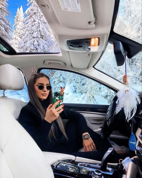 Jetset Babe, Billionaire Luxury, Bmw Girl, Instagram Russia, Winter Car, Beach Photography Poses, Bmw 7, Rich Lifestyle, Top Cars