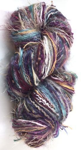 Art Yarn Projects, Crochet Pooling, Diy Spinner, Handspun Yarn Projects, Art Yarn Spinning, Yarn Art Projects, Art Yarn Weaving, Spinners Diy, Wool Skein