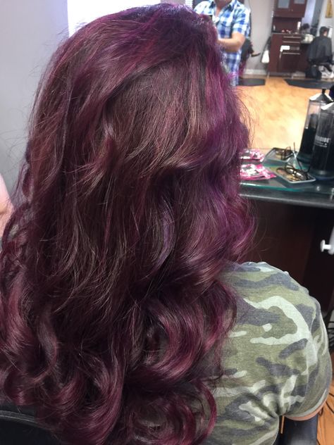 Cute Hair Dye Ideas For Wavy Hair, Brown Red Purple Hair, Dark Reddish Purple Hair, Dark Brown Hair With Red And Purple, Cherry Red Hair With Purple Highlights, Dyed Wavy Hair Ideas, Wavy Hair Dye Ideas, Dark Purple Red Hair, Purple Dye On Brown Hair No Bleach