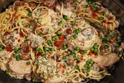 Crockpot Cajun, Crockpot Pasta, Chicken Carbonara, Crock Pots, Chicken Parmesan Pasta, Creamy Chicken Pasta, Chicken Pasta Bake, Crock Pot Chicken, Cooking Bacon