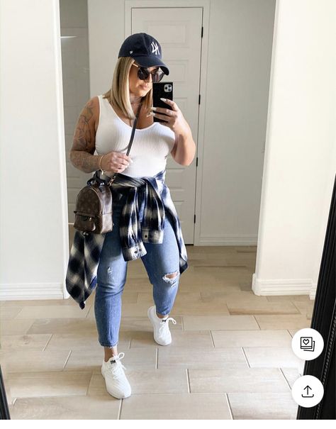 Plus Size Baseball Game Outfit Summer, Mid Size Theme Park Outfit, Disneyland Outfits Curvy, Casual Vegas Outfits Plus Size, Baseball Hat Outfit Plus Size, Ballpark Outfit Plus Size, Plus Size Baseball Game Outfit, Plus Size Soccer Mom Outfits, Comfy Disney Outfits Plus Size