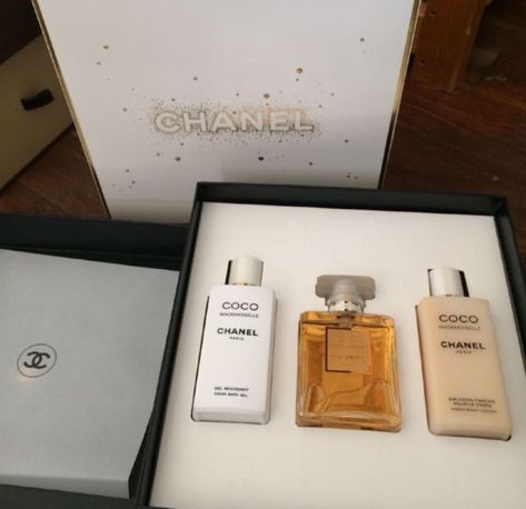 Chanel perfume, body wash, and lotion set Chanel Body Wash, Body Wash And Lotion, Penyimpanan Makeup, Gucci Perfume, Expensive Perfume, Luxury Gift Set, Perfume Box, Fragrances Perfume Woman, Perfume Collection Fragrance