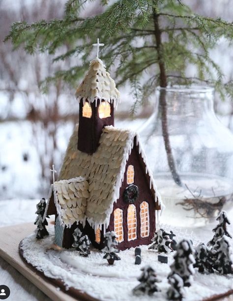 Gingerbread House Nativity Scene, Creepy Gingerbread House, Black And White Gingerbread House, Gingerbread House Modern, Farmhouse Gingerbread House, Black Gingerbread House, Gingerbread House Architecture, Goth Gingerbread House, Gothic Gingerbread House