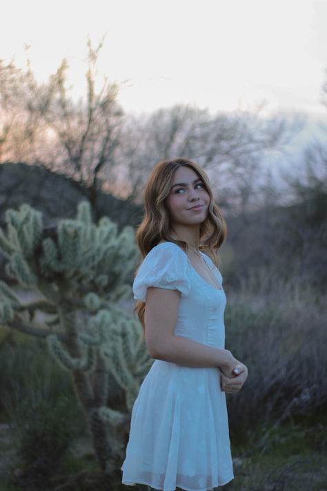 Aubreymarie.photo, Senior photoshoot, desert, counrty, aesthetic, Arizona Graduation Pictures, Western Graduation Pictures, Photoshoot Desert, Grad Photoshoot, Grad Pics, Senior Photoshoot, Grad Photos, Graduation Pictures, Senior Pics