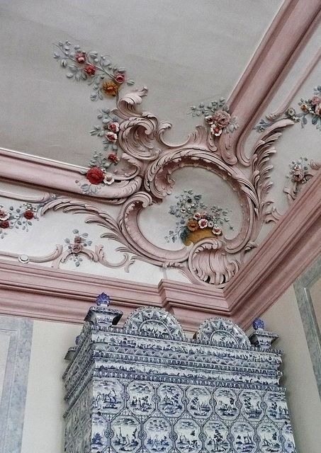 appreciation of the corners, intense adornment in unexpected places. Ceiling Detail, Victorian Decor, Crown Molding, Shabby Chic Decor, Ceiling Design, Latvia, Decorative Wall, Chic Decor, Rococo