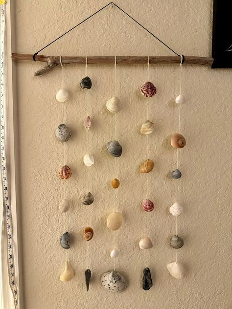 https://kainalubay.etsy.com/listing/1605513128 Shell Mobile, Seashell Art, Beach Lovers, The Atlantic, Wedding Basket, Sea Shells, Decorative Items, Shells, Display Homes