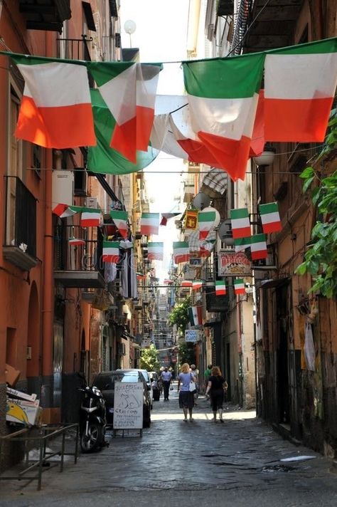 Italy Culture Aesthetic, Italian Flag Aesthetic, Italy Flag Aesthetic, Italian American Aesthetic, Tour Italy, Italian Wallpaper, Italy Culture, Gap Year Travel, Italy Vibes