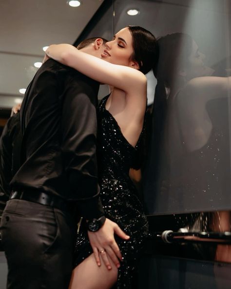 Crazy Couple Aesthetic, Classy Couple Photoshoot, New Look Clothes, Luxury Lifestyle Couple, Best Couple Pics For Dp, Couple Pics For Dp, Classy Couple, Cute Couples Cuddling, Couple Romance