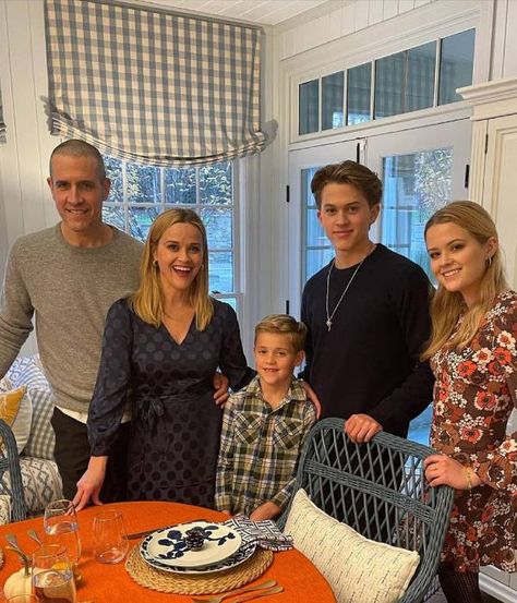 Reese Witherspoon's kitchen inside Nashville home belongs in a luxury showroom | HELLO! Reese Witherspoon Son, Reese Witherspoon House, Reese Witherspoon Instagram, Thanksgiving Getaways, Teen Mum, Reece Witherspoon, Ava Phillippe, Fancy Decor, Big Little Lies