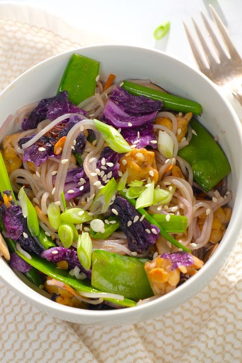 A healthy vegan and gluten-free stir fry featuring red napa cabbage, tempeh, and lots of colorful veggies. This Tempeh & Cabbage Glass Noodle Stir Fry delivers! #glassnoodles #rednapacabbage #vegannoodlestirfry Cabbage Glass Noodle, Glass Noodle Stir Fry, Gluten Free Stir Fry, Napa Cabbage Recipes, How To Cook Tempeh, Chinese Diet, Vegan Stir Fry, Colorful Veggies, Noodle Stir Fry