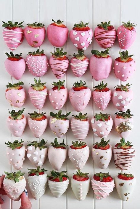 Wedding Dessert Ideas, Bridal Shower Desserts Table, Alternative Wedding Cakes, Buffet Dessert, Strawberry Treats, Chocolate Covered Strawberries Bouquet, Dessert Oreo, Bridal Shower Desserts, Wedding Cake Alternatives