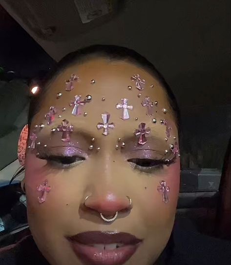 Drag Makeup Ideas, Pastel Pink Makeup, Bedazzled Makeup, Makeup With Pearls, Cross Makeup, Glam Rock Makeup, Rock Makeup, Makeup For Black Skin, Swag Makeup