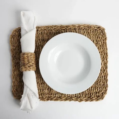 Ready to turn your dining space into a tropical getaway? Say hello to our Seagrass Placemats—the natural, stylish way to add that beachy, boho vibe to your home! 🌊🌞 Handwoven from eco-friendly seagrass, these placemats are not just gorgeous, they’re durable and designed to handle all your meals—whether it’s a fancy dinner or casual brunch. Seagrass Placemats, Barossa Valley, Hot Plates, Beachy Boho, Tropical Getaways, Fancy Dinner, Natural Materials, Placemats, Table Cloth