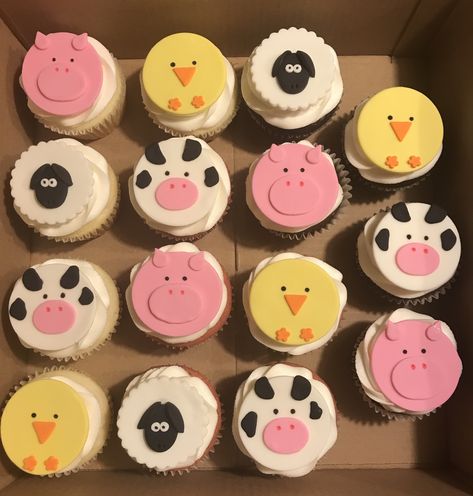 Farm Animal Cupcakes Farm Cupcakes, Farmyard Birthday, Farm Animal Cupcakes, Diy Cupcake, 2 Birthday Cake, Animal Cupcakes, Diy Cupcakes, Diy Xmas Gifts, Farm Theme