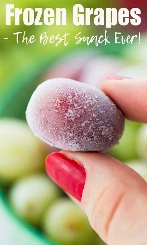 Frozen grapes are the best snack ever! They taste just like frozen candy and are so healthy and refreshing, especially in the summer! #snacks #summer #vegan Snacks Summer, Boat Snacks, Pool Snacks, Healthy Summer Snacks, Frozen Grapes, Frozen Snack, Movie Snacks, Healthy Vegan Snacks, Summer Snacks