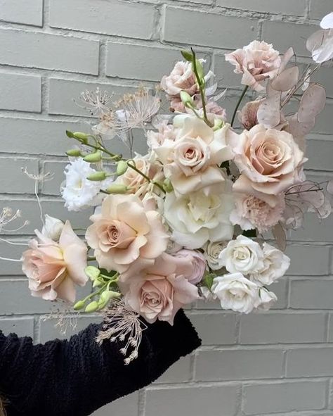 Vintage Floral Arrangements, Katib Kitab, Bouquet Styles, Blush Bouquet Wedding, Wedding Flower Trends, Botanical Photography, Pink Wedding Flowers, Wedding Flower Inspiration, Floral Inspiration