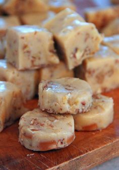 Yay! Another fudge recipe that requires absolutely NO boiling or candy thermometers. This is a super easy, super fast, super tasty f...