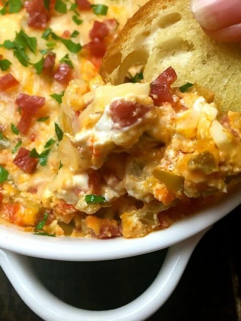 easy-mardi-gras-hot-muffuletta-dip-7 Muffuletta Dip, Mardi Gras Appetizers, Mardi Gras Recipes, Mardi Gras Food, Game Day Snacks, Mardi Gras Party, Provolone Cheese, Green Olives, Provolone