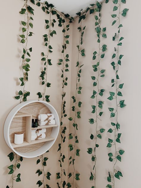 Candle, Vines, DoTerra, Bouclair. Cute vibes for a girls bathroom! Vines In Bathroom, Shower Pole, Teen Bathrooms, Updated Bathroom, Bathtub Decor, Restroom Decor, Minimalist Apartment, Bedroom Plants, Boho Bathroom