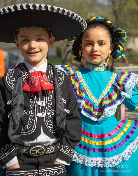 EXPERIENCE THE BEST OF MEXICAN CULTURE WITH CINCO DE MAYO SAINT PAUL Ancient Mexican Clothing, Mexico Clothes Traditional, Traditional Mexican Mens Clothing, Mexico National Costume, Traditional Embroidered Cinco De Mayo Dresses, Mexican People, Mexican Vacation, Ballet Folklorico, Mexican Textiles