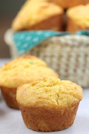 Muffins Savory, Gluten Free Donuts Baked, Cinnamon Bread Easy, Cornmeal Muffins, Simple Muffin Recipe, Savory Muffins, Biscuit Rolls, Homemade Muffins, Corn Muffins