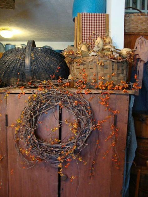 Tasha Tudor's Cottage Primitive Baskets, Primitive Fall Decorating, Primitive Vignettes, Harvest Thyme, Primitive Fall Decor, Primitive Autumn, Primitive Living Room, Primitive Living, Primitive House