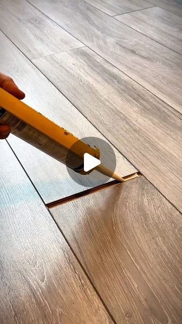 Fix Laminate Flooring, Laminate Floor Repair, Laminate Flooring Diy, Laying Laminate Flooring, Laminate Wood Flooring, Installing Laminate Flooring, Pergo Flooring, Easy Diy Hacks, Home Maintenance Checklist