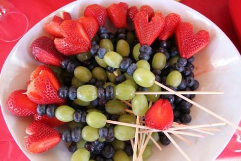 Fruit Heart-kabobs for Valentines Day. Fruit Kabobs Valentines Day, Valentines Fruit Skewers, Fruit Tray Ideas Valentines Day, Fruit Tray For Valentines Day, Valentines Day Fruit Tray, Valentine Fruit Kabobs, Heart Fruit Tray, Valentine Fruit Tray, Valentine Fruit Ideas