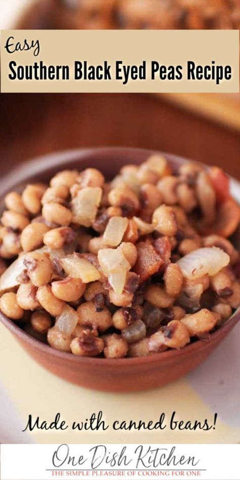 This Southern Black Eyed Peas recipe is a New Year's Day tradition. Ready in minutes, these black eyed peas are seasoned with bacon, onions, and garlic. Bring good luck into your new year with this incredibly delicious single serving recipe! Black Eyed Peas Recipe Stove Top, Easy Black Eyed Peas Recipe, Canned Black Eyed Peas Recipe, Southern Black Eyed Peas Recipe, Southern Veggies, Blackeyed Pea Recipes, Kid Dinners, Southern Black Eyed Peas, Black Eyed Pea Soup