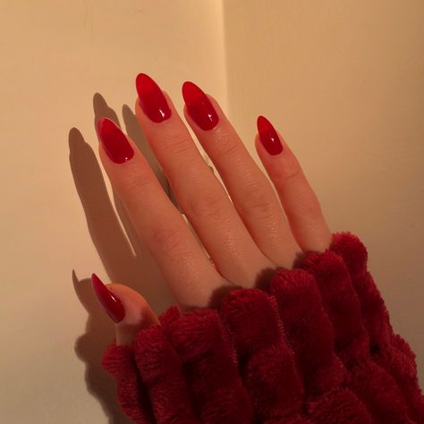 Aesthetic red nails Vintage Red Nails Retro, Sheer Red Nails, Light Red Nails, Simple Red Nails, Almond Jelly, Nail Theory, Nina Zenik, Red Christmas Nails, Fav Person