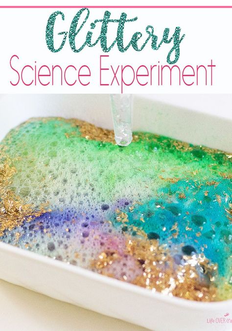 This glitter kids science experiment will have your kids begging to do it again and again. A simple science experiment that can be set up in just a couple minutes.  via @lifeovercs Kids Science Experiment, Kitchen Science Experiments, Science Experiment For Kids, Kitchen Science, Experiment For Kids, Preschool Science Activities, Science Experiments For Preschoolers, Simple Science, Science Club