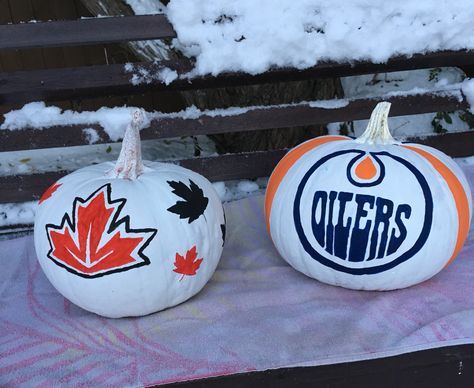 pumpkin painting hockey Hockey Pumpkin Carving, Hockey Pumpkin, Hockey Painting, Pumpkin Carving Ideas Easy, Paint A Pumpkin, Pumkin Carving, Flyers Hockey, Carved Pumpkins, Painting Kids