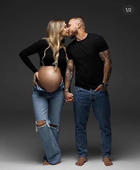 Jeans And Black Top Maternity Shoot, Maternity Picture Ideas With Husband, Backdrop Maternity Photos, Maternity Photo Shoot Poses Couple, Maternity Pictures With Jeans, Maternity Pic Ideas, Pregnancy Photos Couples Poses, Maternity Pictures With Husband Studio, Stool Maternity Shoot