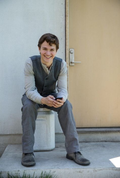 Ansel Elgort portraying as Tris's brother, Caleb Prior, in the Divergent film | Divergent Series Caleb Prior, Veronica Roth Books, Divergent Cast, Divergent Book, Divergent Movie, Augustus Waters, Divergent Trilogy, Divergent Insurgent Allegiant, Ansel Elgort