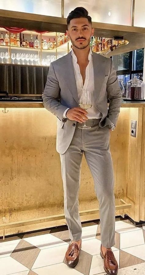 Wedding Guest Outfit Men, Networking Event Outfit, Reception Suits, Italy Wedding Guest Outfit, Event Outfit Ideas, Italy Wedding Guest, Corporate Baddie Outfits, Wedding Guest Suits, Stylish Mens Suits