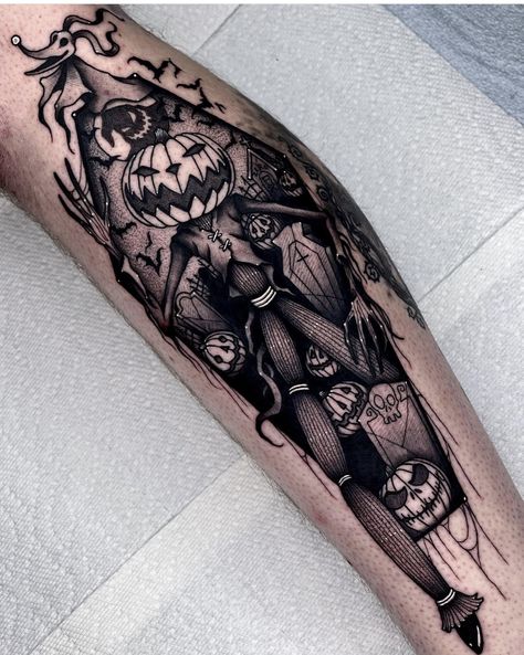 Jack Skellington Tattoo, Halloween Tattoos Sleeve, Tim Burton Tattoo, Jack Tattoo, Chest Tattoo Ideas, Tattooed Woman, Nightmare Before Christmas Tattoo, Pumpkin Tattoo, Autumn Tattoo