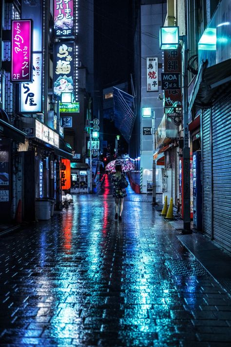 A rainy night on the streets of Shinjuku. Tokyo Aesthetic, Rainy City, Night Rain, Tokyo Night, Fotografi Kota, Tokyo City, Japan Street, New Retro Wave, Cyberpunk Aesthetic